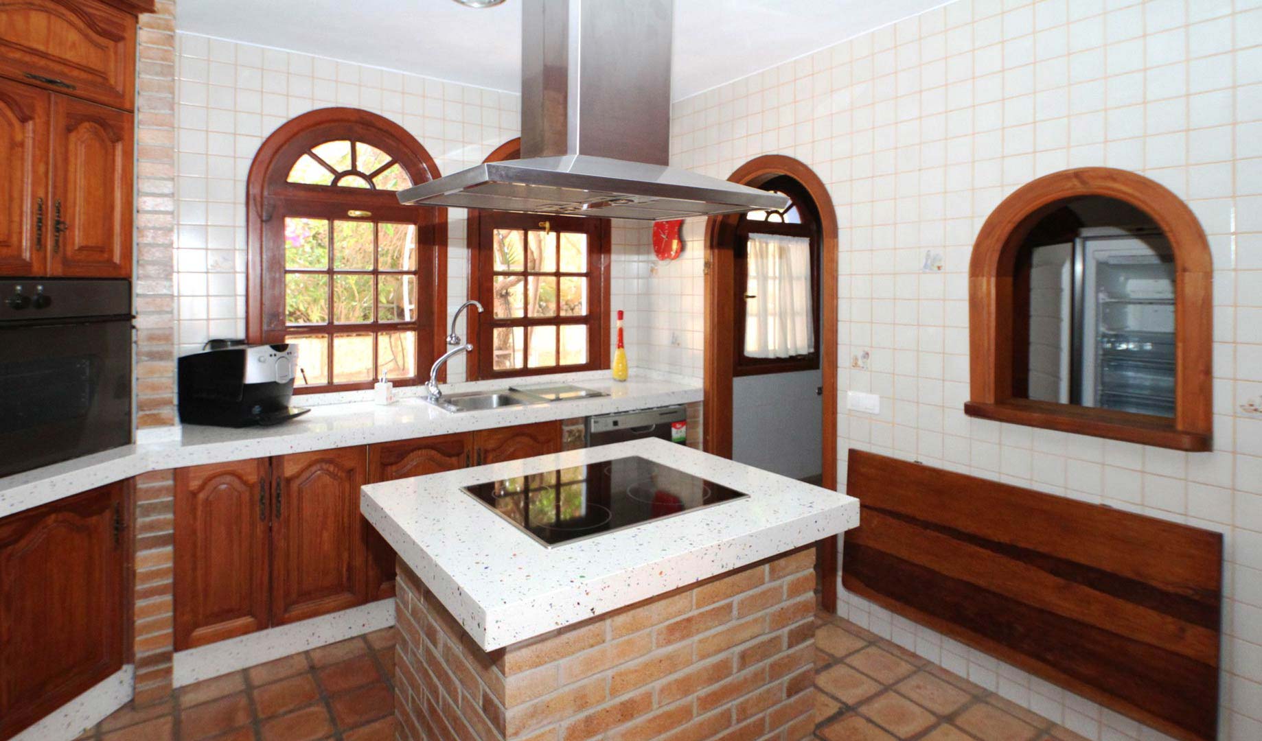 Villa andalucÃa, ferien villa in süd teneriffa, chayofa bei los ... Küche mit großer kochinsel