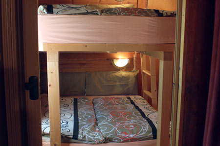 Teneriffa Finca San, Doppelbetten im Schlafzimmer 