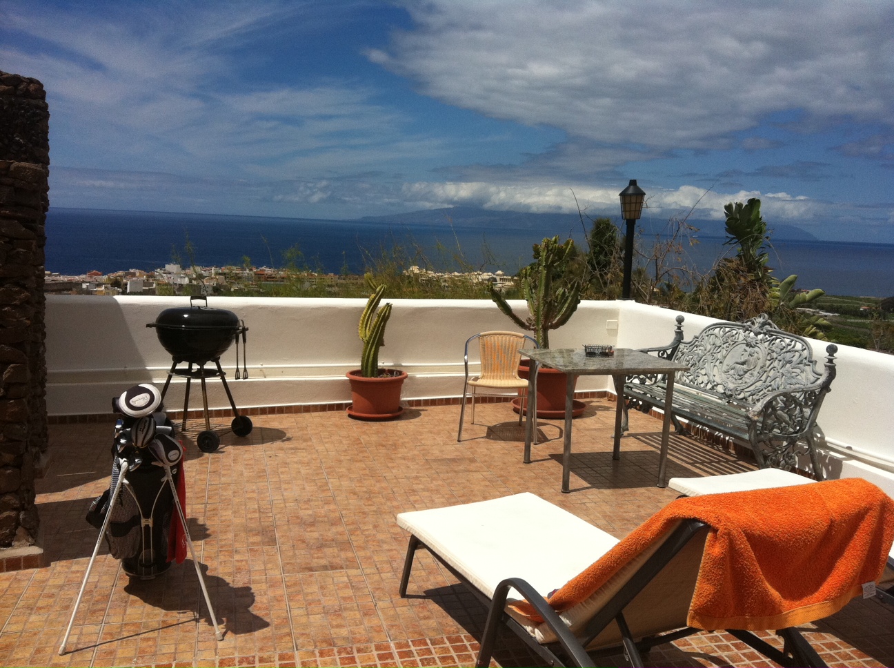 2. Terrasse zum Sonnen und Grillen