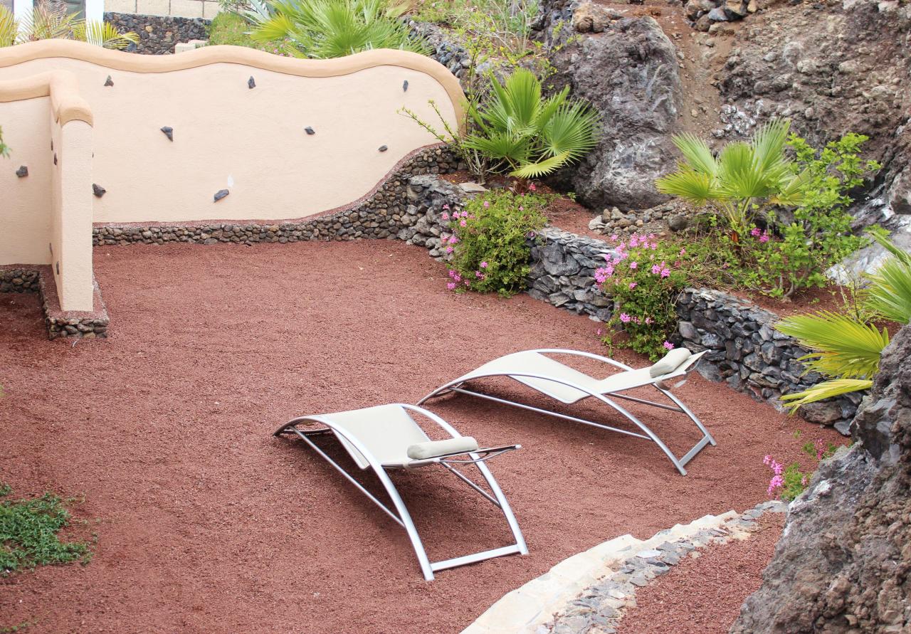 Eigener Garten zum Sonnen, sichtgeschützt, nicht einsehbar