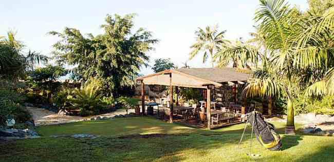 Teneriffa Finca Tropical Gedeckter Grillplatz im weitläufigen Garten