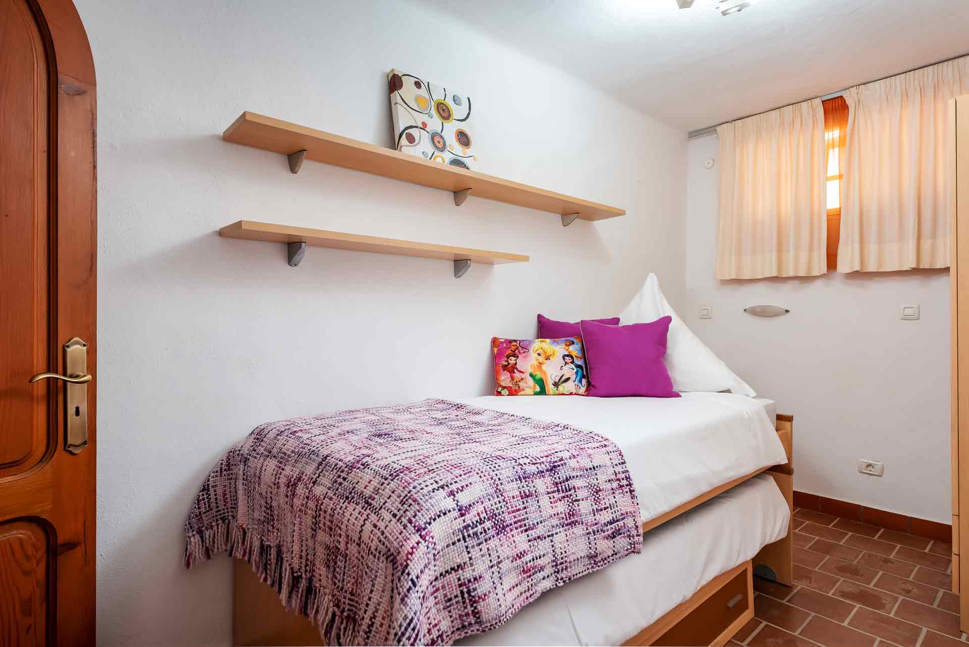 Schlafzimmer 10, einfacher Schlafraum mit Einzelbett, siehe Grundriss Untergeschoss 